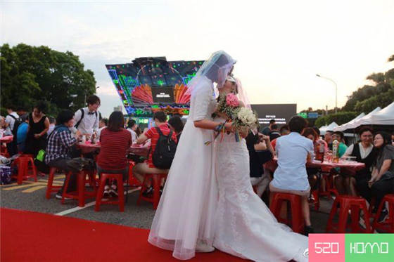 台湾：160桌的千人喜宴，祝福首批同性情侣登记新婚   
