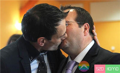 法国同性婚姻合法化3周年 成就2.59万对同性恋人   