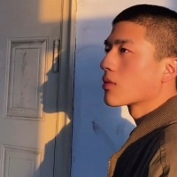 帅气乖巧的弟弟