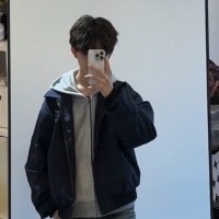 雨季深巷的猫眼