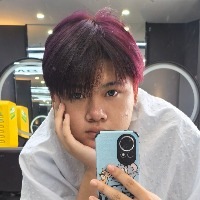 哭着还会装可爱